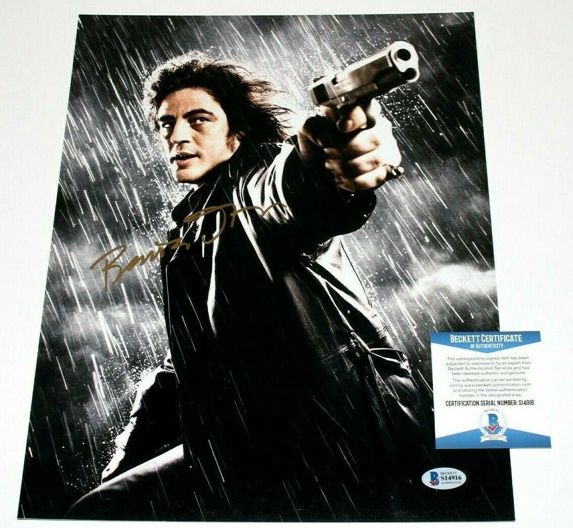 ACTOR BENICIO DEL TORO SIGNED SIN CITY 11x14 MOVIE Photo Poster painting BECKETT COA SICARIO