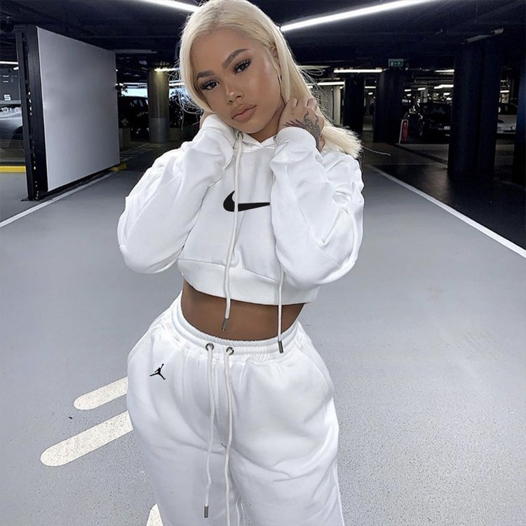 NOWA DAMSKA ODZIEŻ SPORTOWA W TYM MIESIĄCU - NIKE