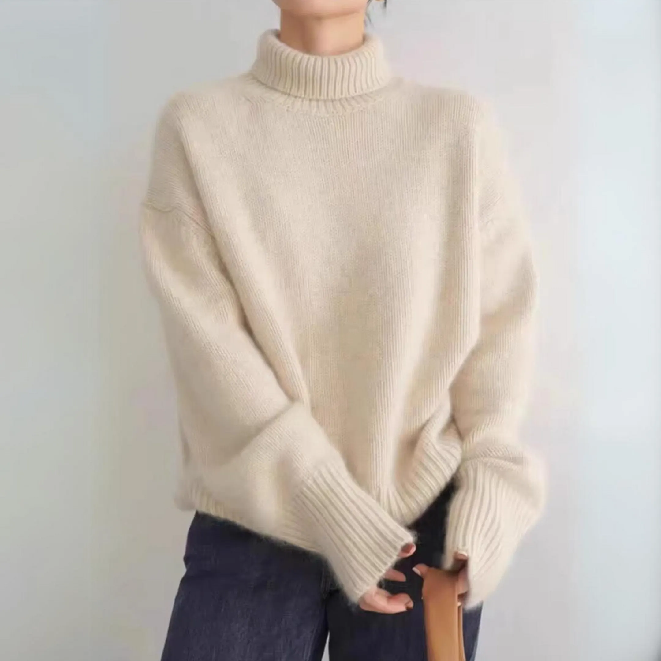 Women's Cashmere Roll Neck Jumper &ndash; Oversized Chunky Knit