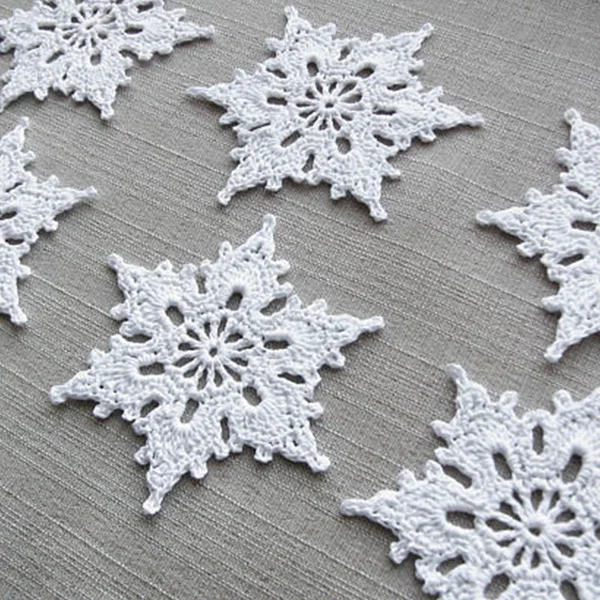 White Christmas Ornaments Crochet Snowflakes Christmas Home Decors Xmas Tree Decorations Wedding Appliques (Set Of 12)