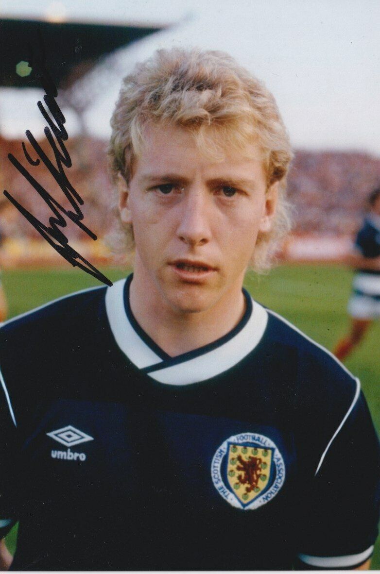 FRANK MCAVENNIE HAND SIGNED 6X4 Photo Poster painting SCOTLAND FOOTBALL AUTOGRAPH