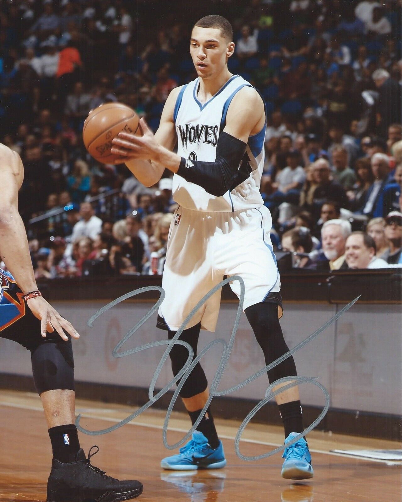 Zach LaVine Signed 8x10 Photo Poster painting Minnesota Timberwolves Autographed COA D