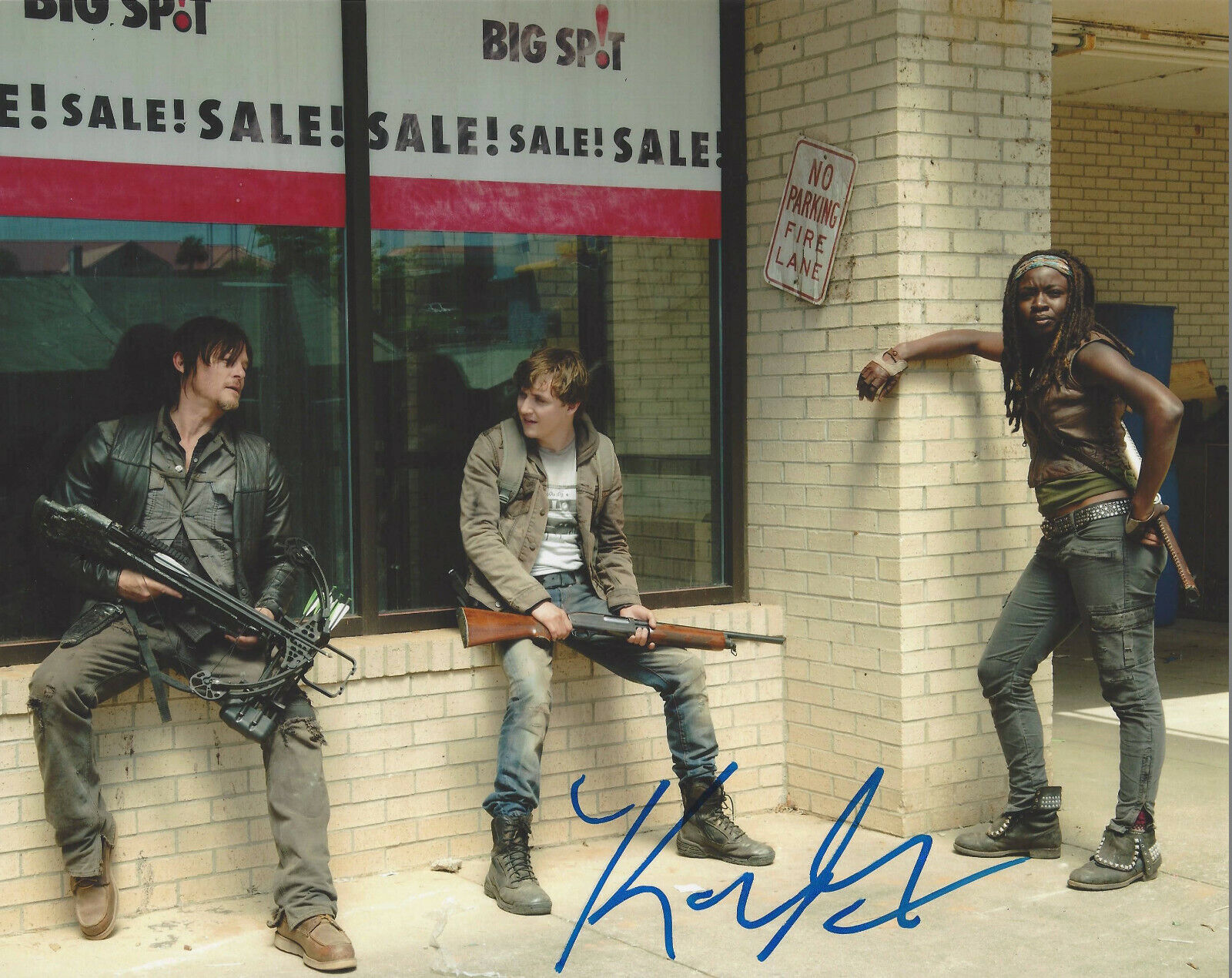 KYLE GALLNER SIGNED AUTHENTIC 'THE WALKING DEAD' ZACH 8x10 Photo Poster painting D w/COA ACTOR