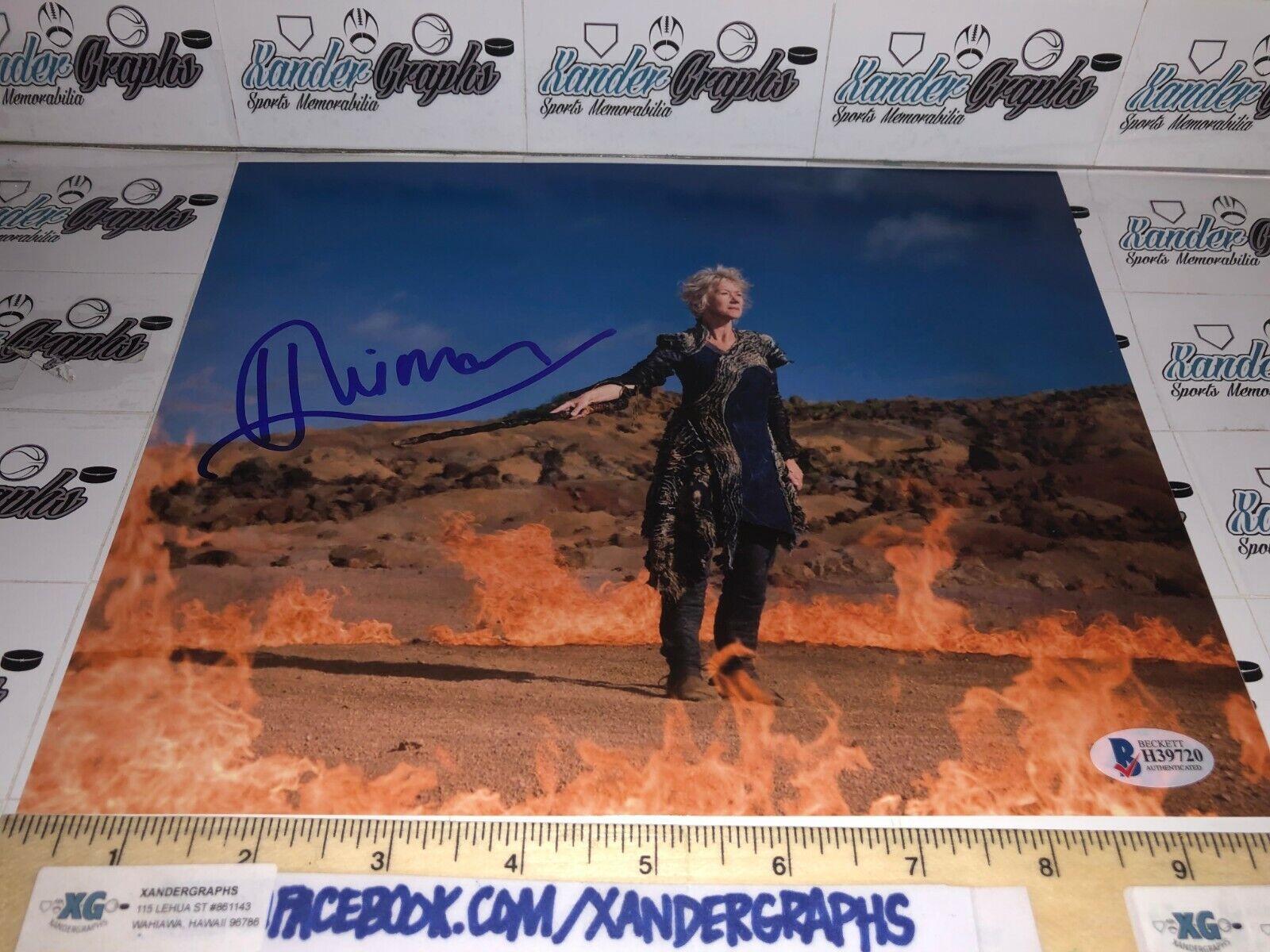 HELEN MIRREN TEMPEST QUEEN SIGNED AUTOGRAPHED 8X10 Photo Poster paintingGRAPH-BECKETT COA BAS