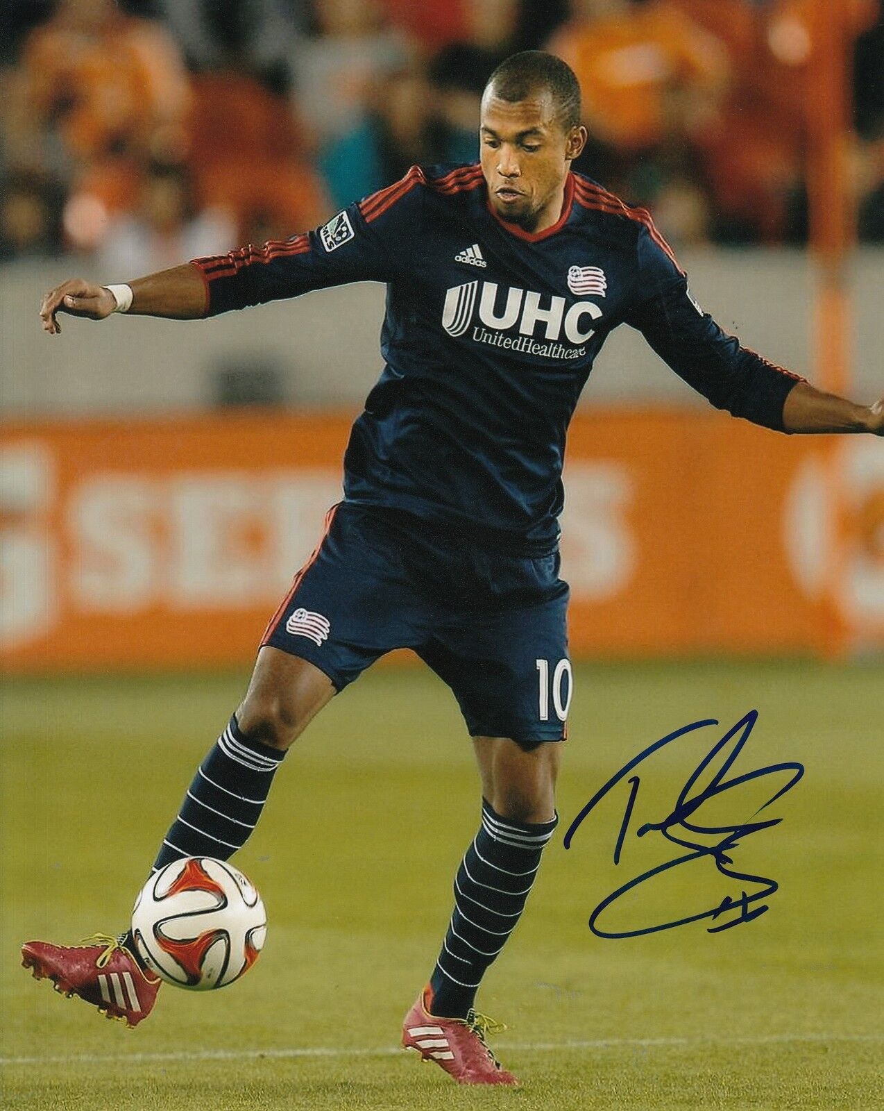 TEAL BUNBURY signed (NEW ENGLAND REVOULTION) MLS SOCCER 8X10 Photo Poster painting W/COA #2