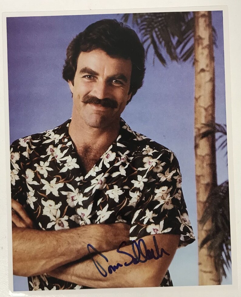 Tom Selleck Signed Autographed Magnum P.I.