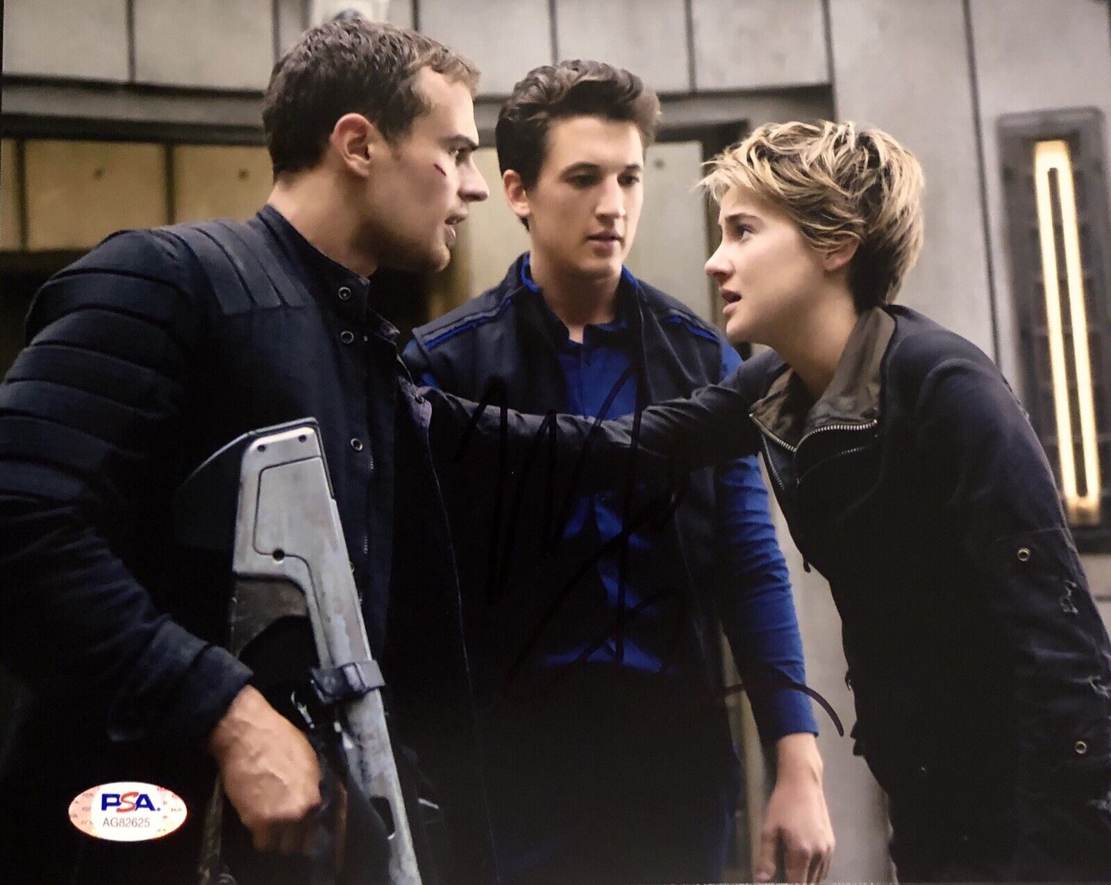 Miles Teller Signed Autographed 8x10 Photo Poster painting Mister Fantastic Divergent Psa/Dna