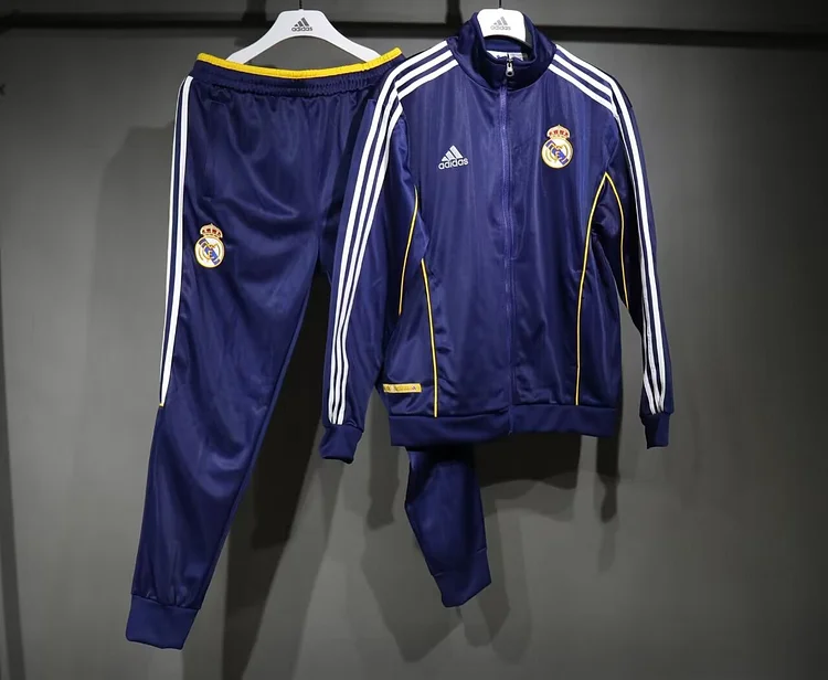 25/26 Real Madrid Retro Sportswear