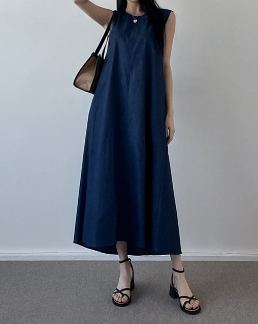 Cut-Out Pleated Back Sleeveless Round Neck Maxi Dress