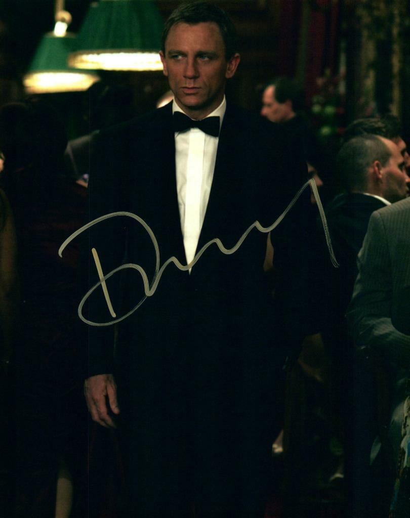 Daniel Craig signed 8x10 Picture autographed Photo Poster painting with COA