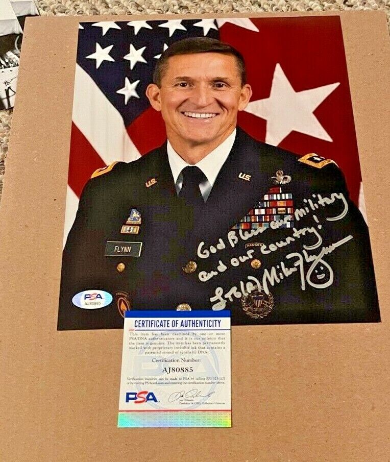 GENERAL MICHAEL T. FLYNN SIGNED 8X10 Photo Poster painting PSA/DNA MILITARY TRUMP #4