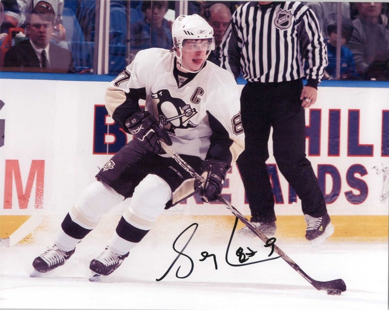 Sidney Crosby Signed Autographed Glossy 8x10 Photo Poster painting Pittsburgh Penguins - COA Matching Holograms