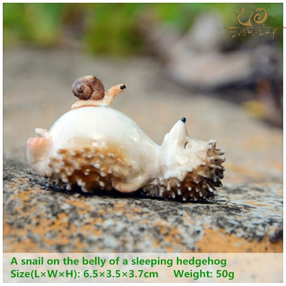 EVERYDAY COLLECTION Lovely Fairy Garden Miniatures Resin Hedgehog Figurine for Adults Child Office Decoration Desk ornament