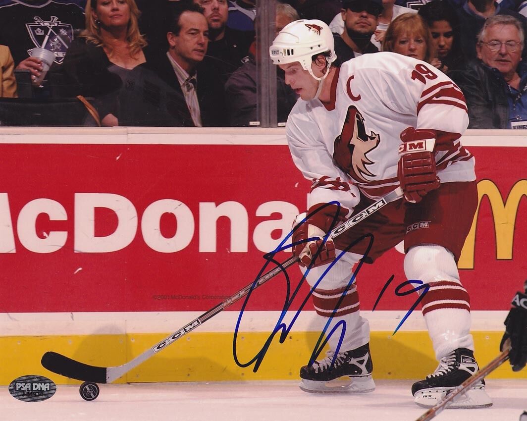 Shane Doan SIGNED 8x10 Photo Poster painting Phoenix Coyotes PSA/DNA AUTOGRAPHED