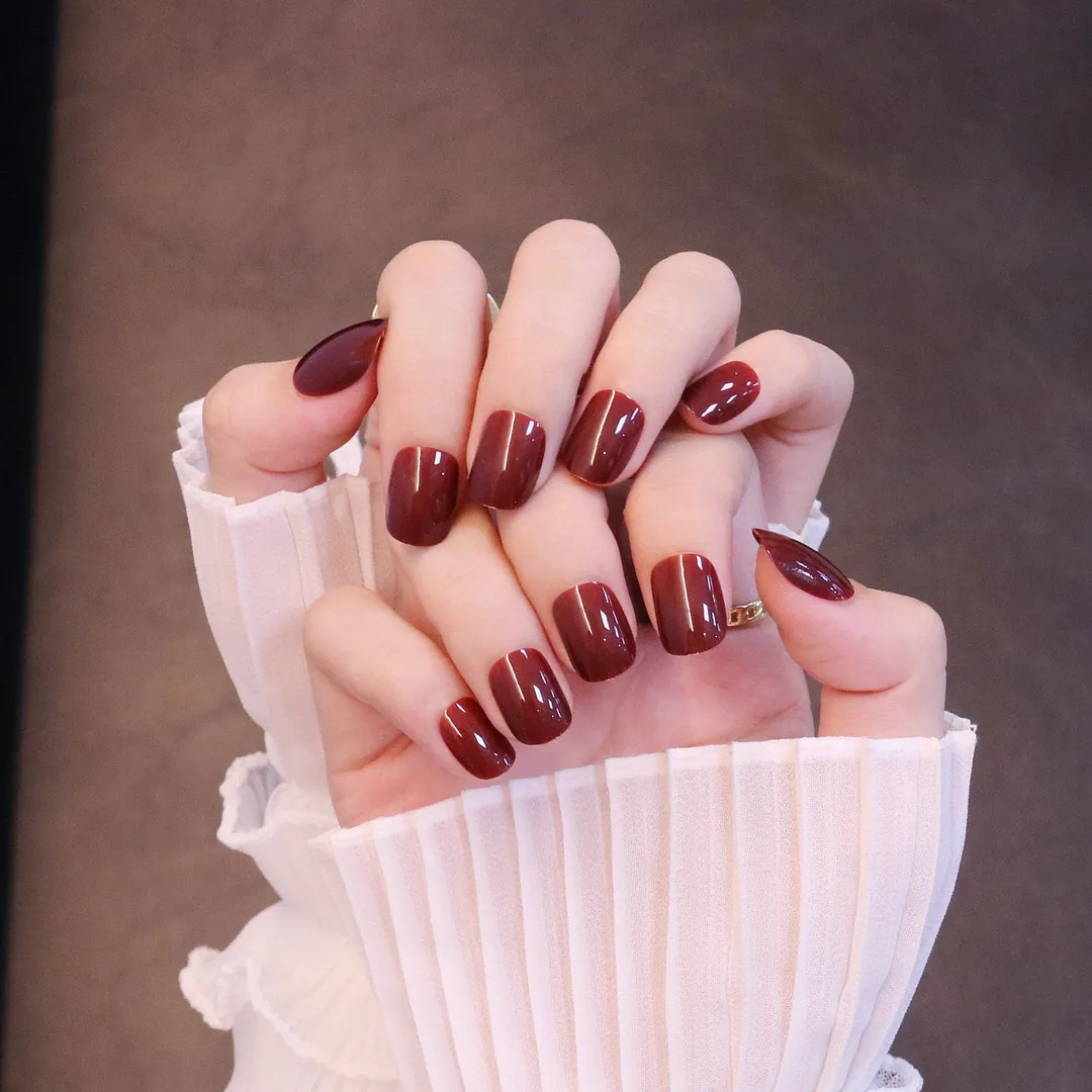24pcs/Set Gorgeous Wine Red False Nails With Glue Middle Long Round Head Full Nail Tips Finished Fake Nail artificial nails-Nail Inspo