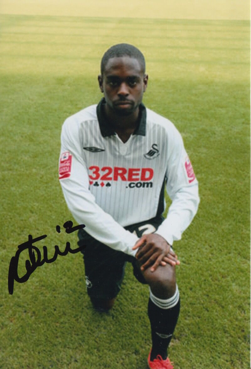 SWANSEA CITY HAND SIGNED NATHAN DYER 6X4 Photo Poster painting.