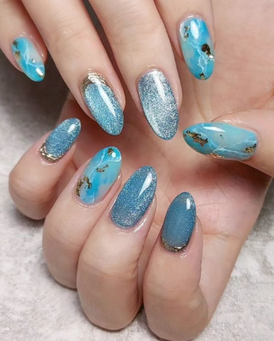 Immersing in Captivating Elegance of Teal Blue Nails