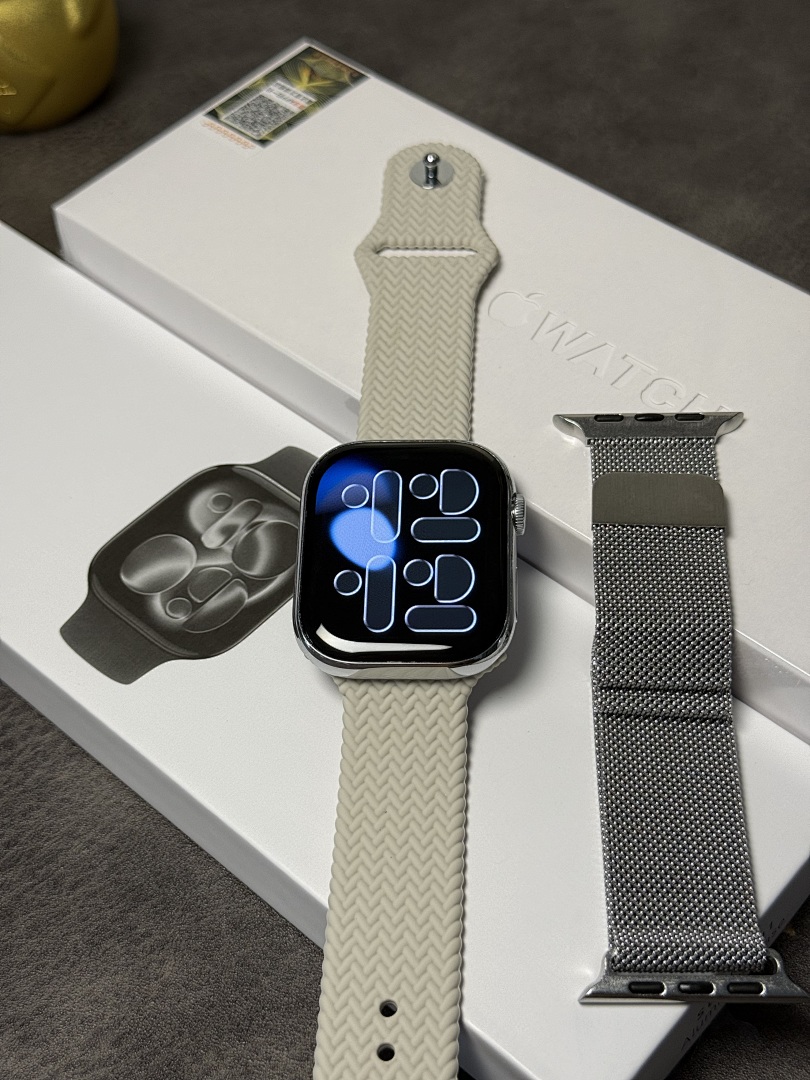 Smartwatch with Cellular SIM Card Version