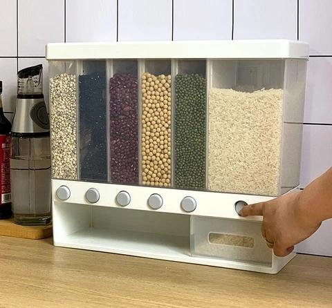 WALL-MOUNTED DRY FOOD DISPENSER