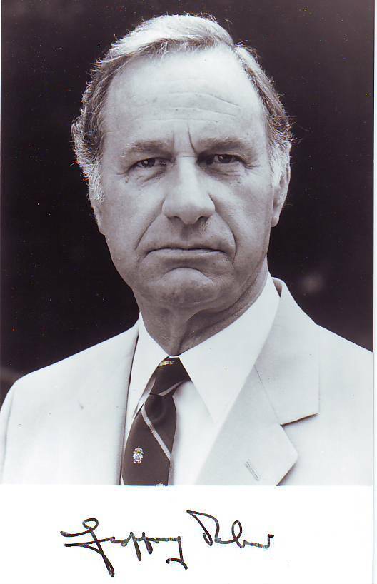 Geoffrey Palmer (9x13 cm)Original Autographed Photo Poster painting