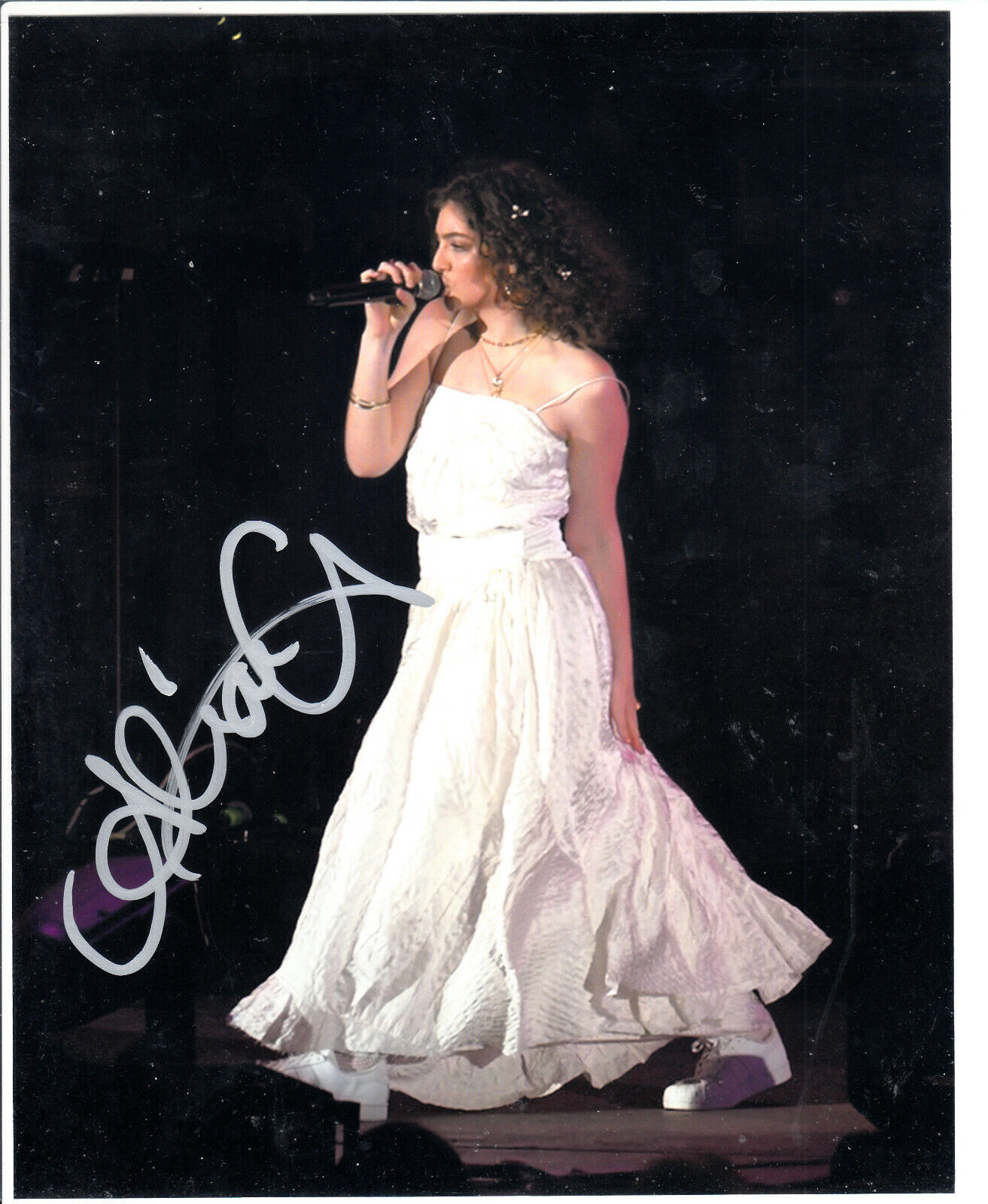 Alessia Cara Canadian singer songwriter Autograph Signed 8x10