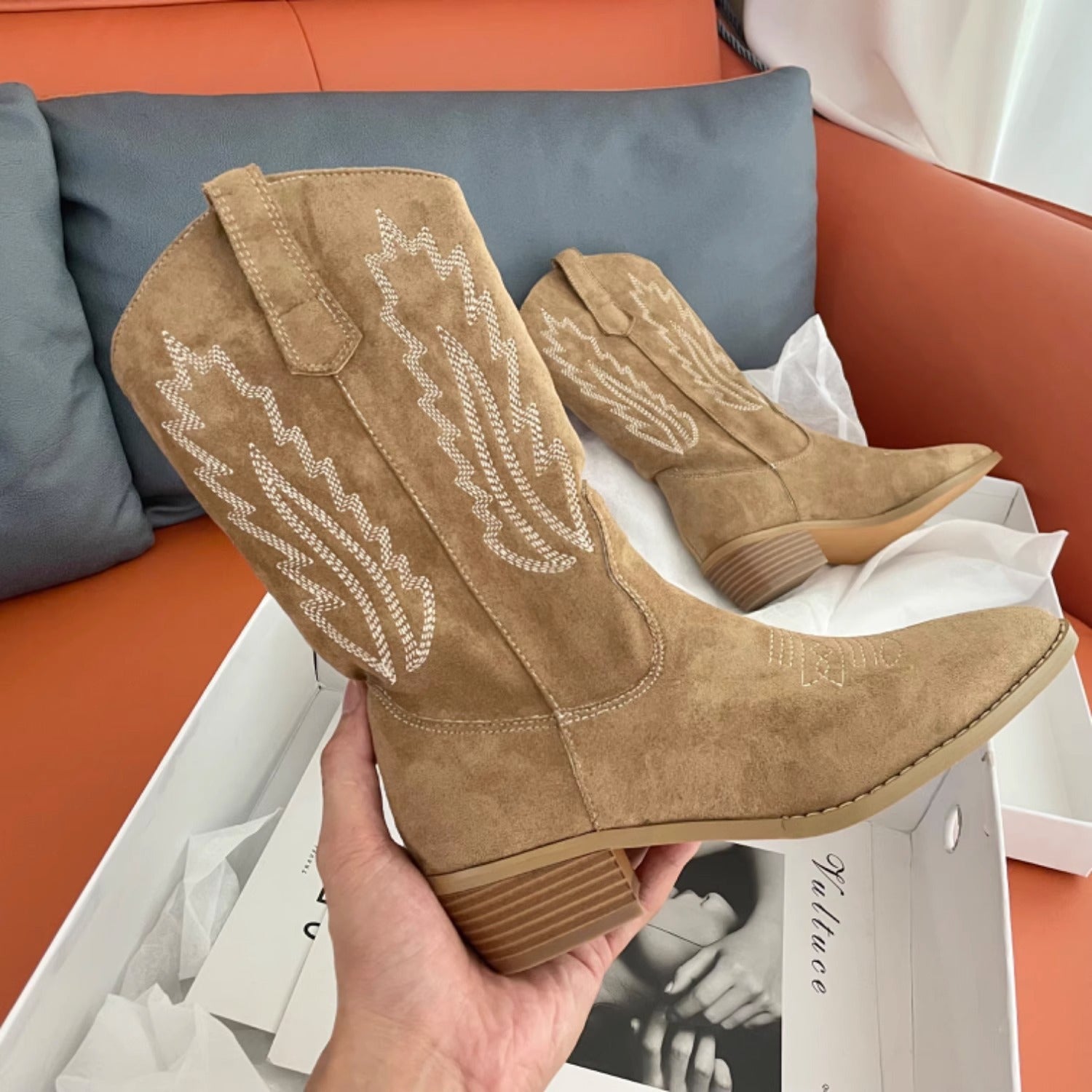 VCSHOES Versatile Western Cowboy Chunky Heel and V-Cut Embroidery Boots