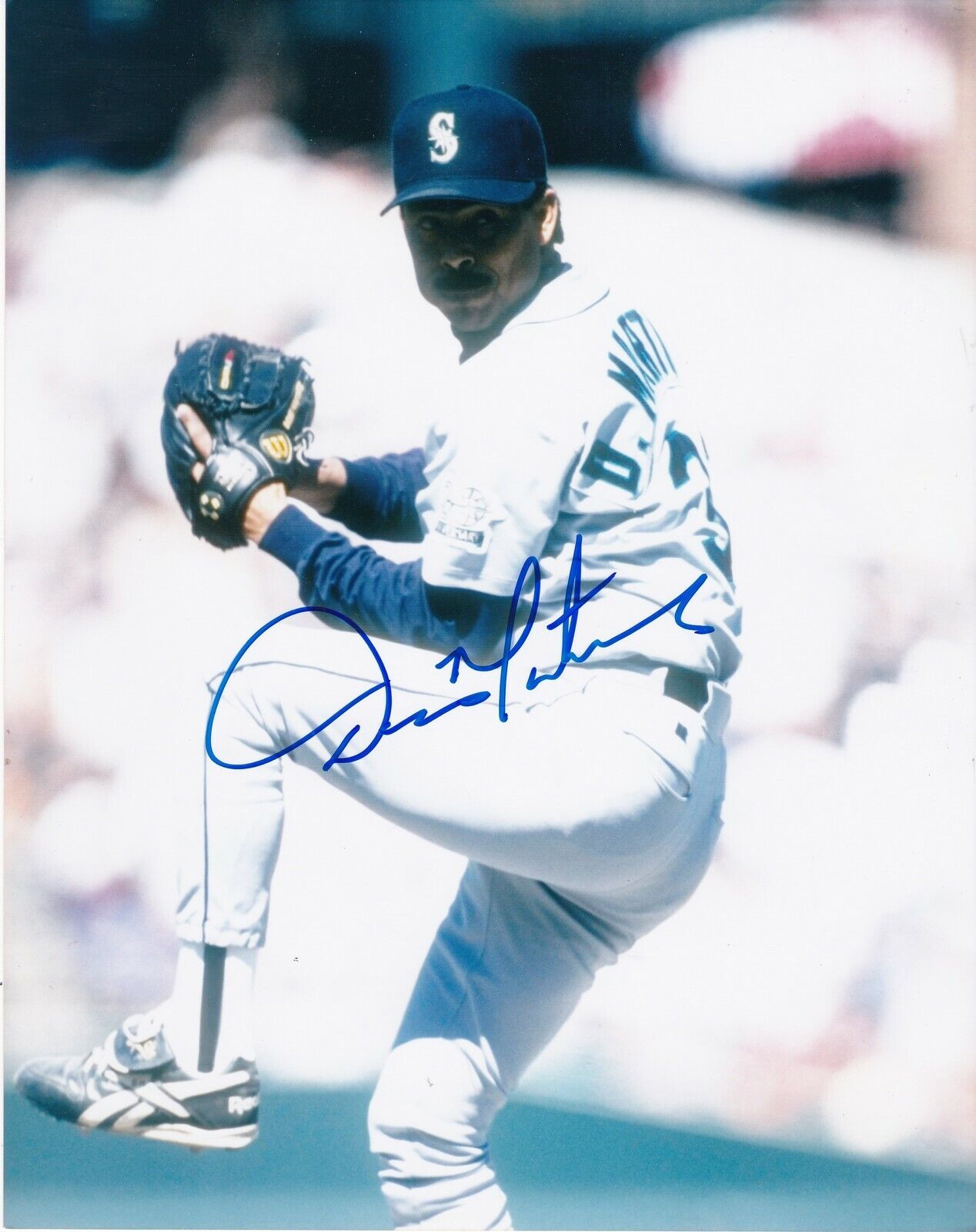 DENNIS MARTINEZ SEATTLE MARINERS ACTION SIGNED 8x10