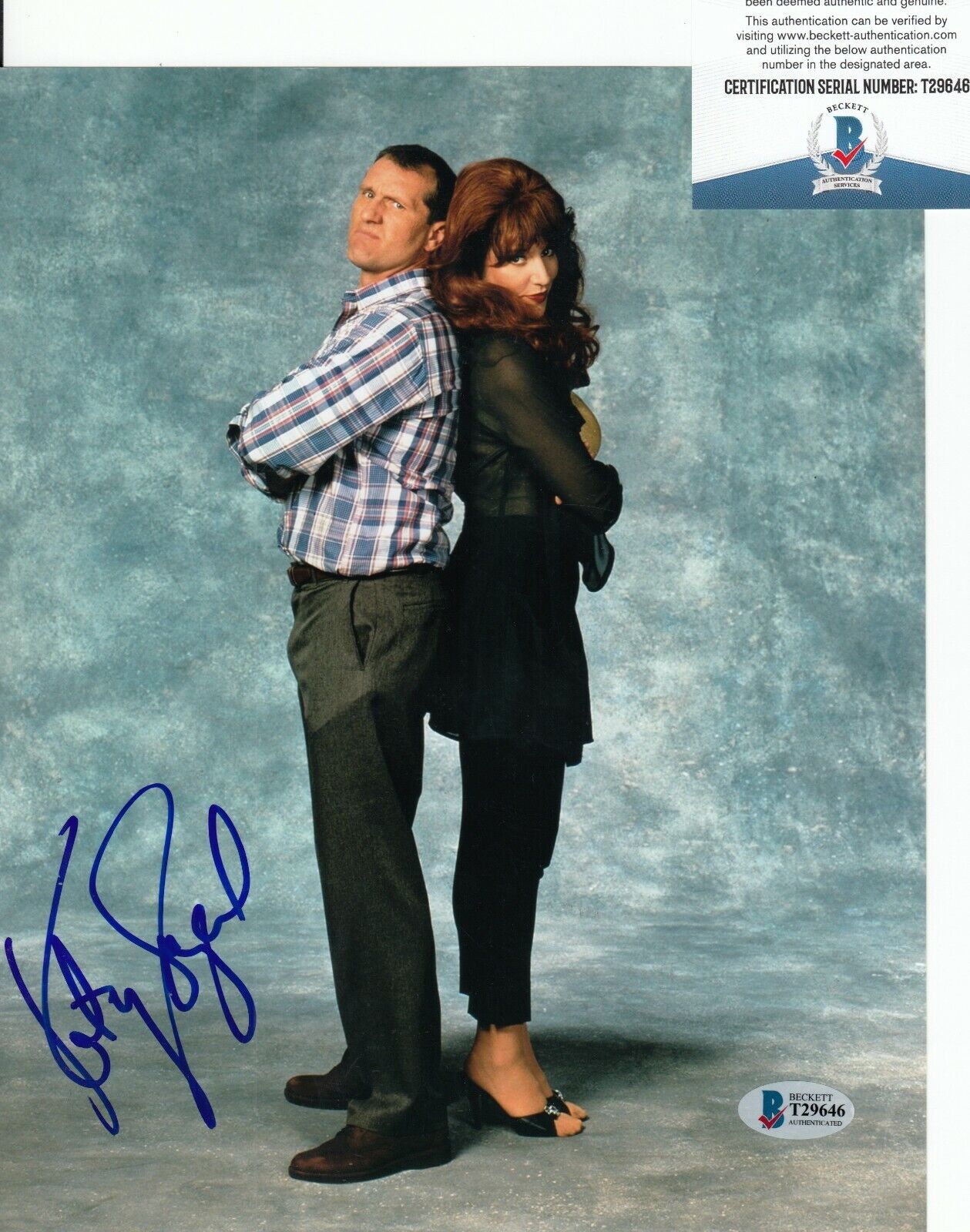 KATEY SAGAL signed (MARRIED WITH CHILDREN) 8X10 Photo Poster painting *Peg Bundy* BECKETT T29646