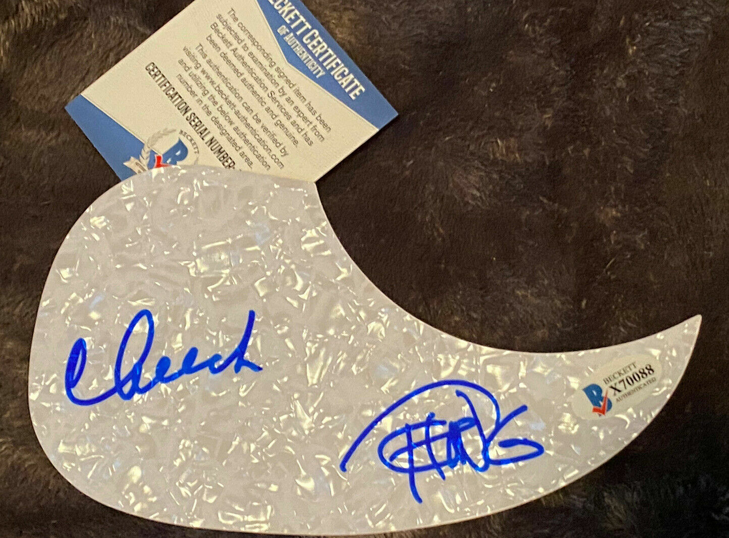 CHEECH AND CHONG HAND SIGNED AUTOGRAPH AUTO ACOUSTIC PICKGUARD BECKETT COA