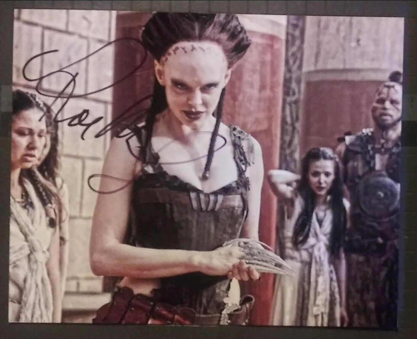 Rose McGowan signed 8x10