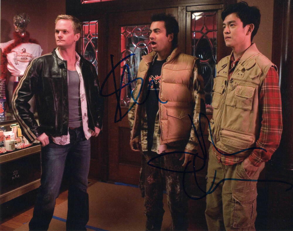 JOHN CHO KAL PENN SIGNED AUTOGRAPH 8X10 Photo Poster painting HAROLD & KUMAR NEIL PATRICK HARRIS