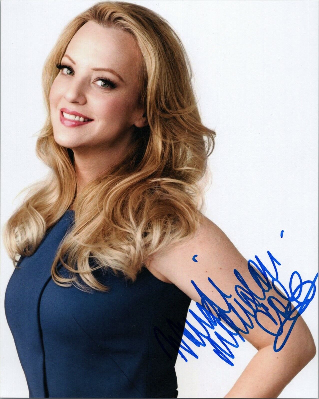 ~~ WENDI McLENDON-COVEY Authentic Hand-Signed THE GOLDBERGS