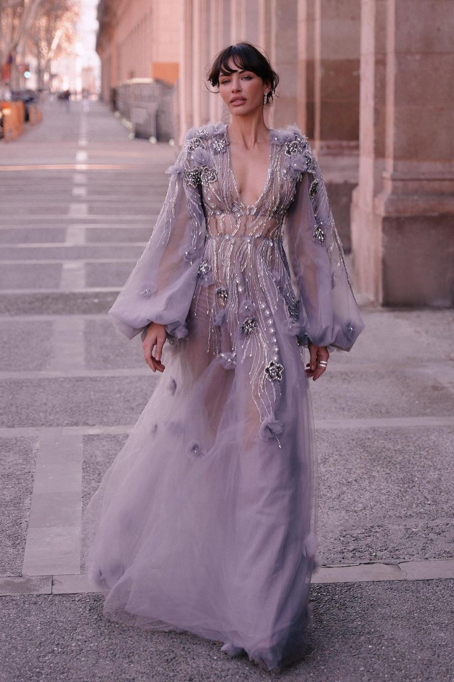 Lvs&Broner Chic Tulle Long Sleeves Deep V Neck Beadings Long Prom Dress With Appliques