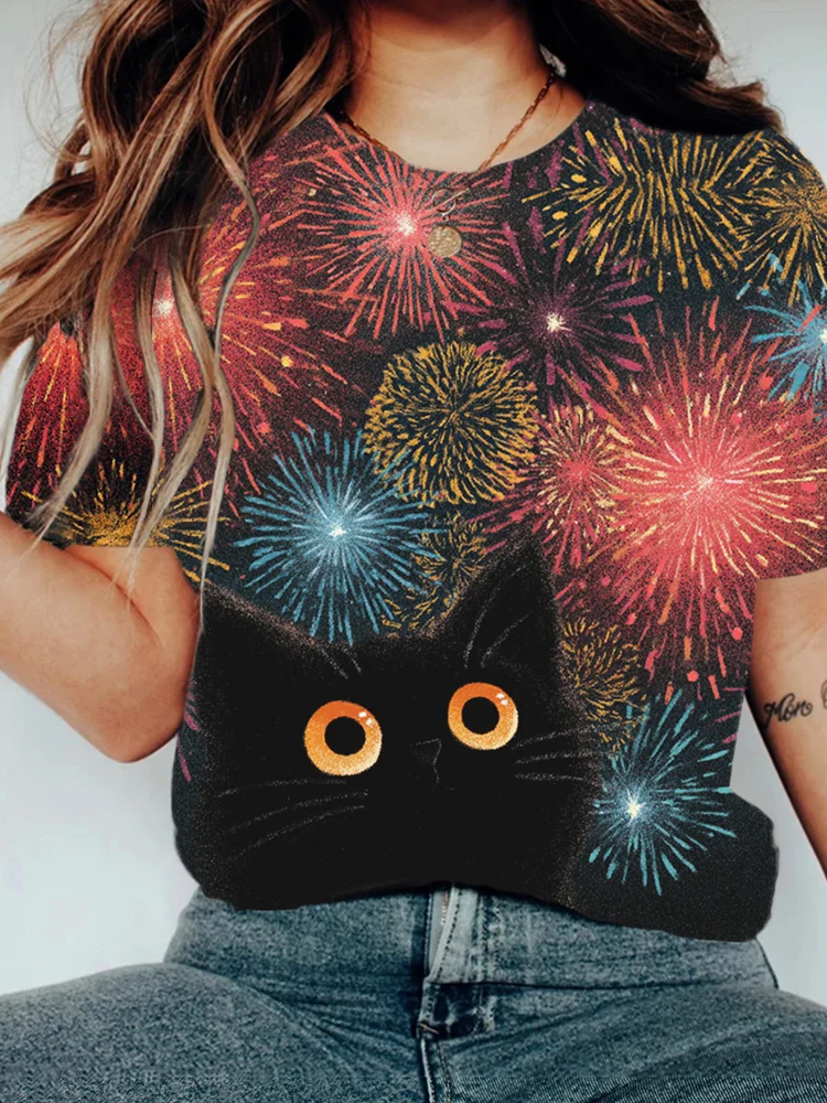 VChics Watching Fireworks" Cat Lady Short-sleeved Round-neck T-shirt