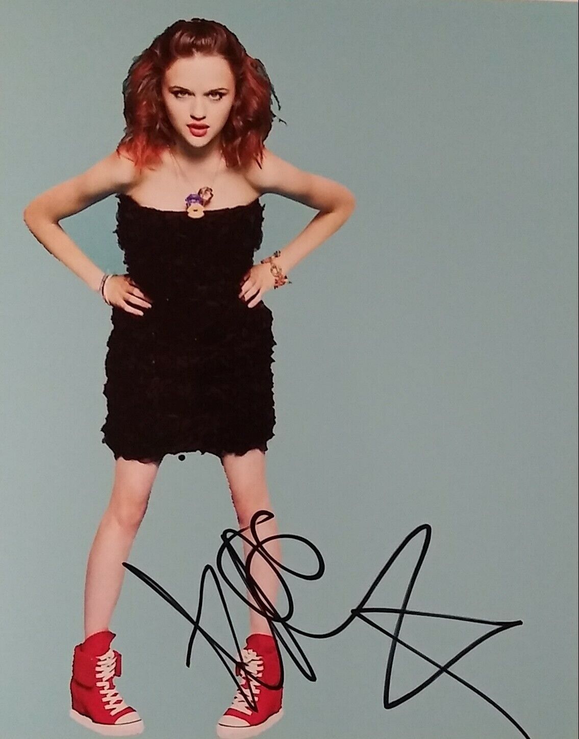 Joey King signed 8 x 10