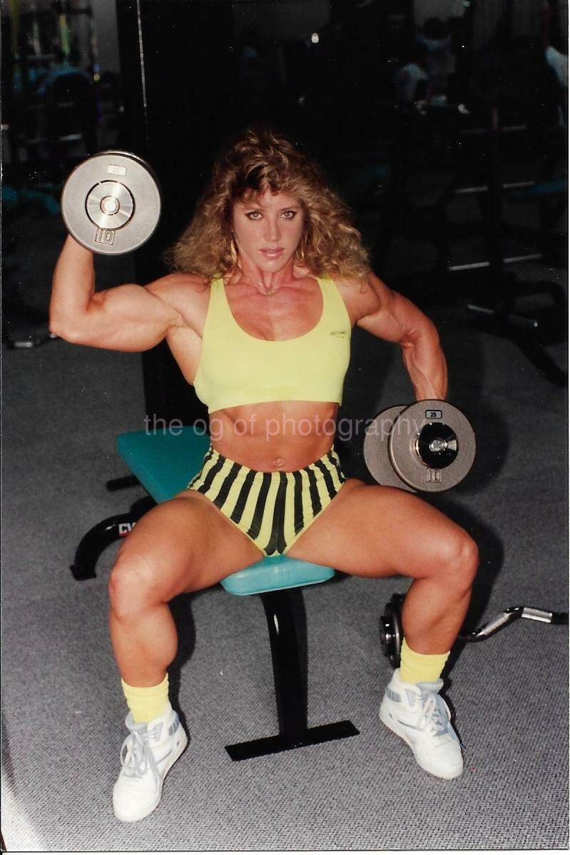 FEMALE BODYBUILDER 80's 90's FOUND Photo Poster painting Color MUSCLE GIRL Original EN 17 33 N