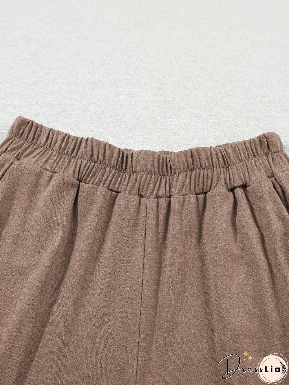 Relaxed and Stylish: Two-Piece Set for Weekend Wear