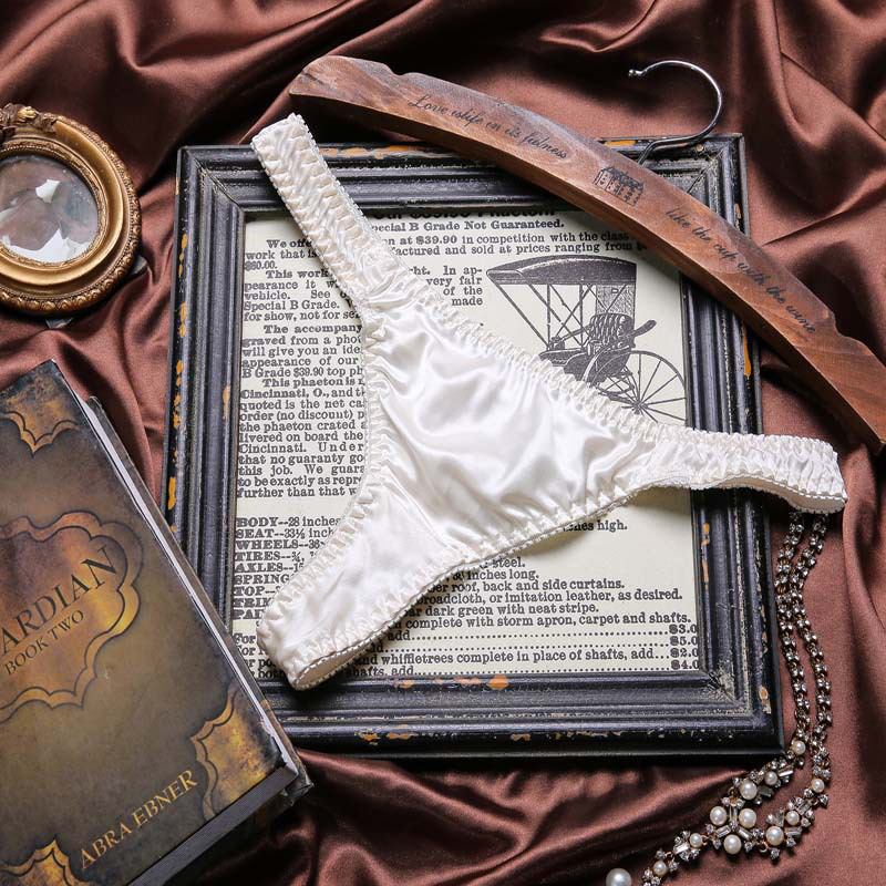 Xinyulin 100% Silk Sexy Female Panties Smooth Soft Comfortable Underwear Fashion Pure Color Thongs Breathabke Briefs Elastic Underpants