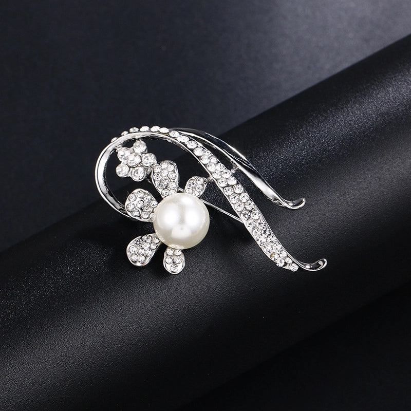 Elegant Pin Leaf Flower Butterfly Alloy Plating Inlay Rhinestones Pearl Women’S Brooches