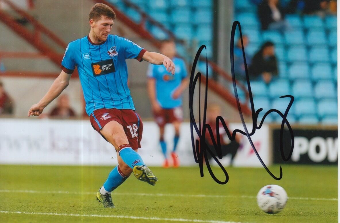 SCUNTHORPE UNITED HAND SIGNED RICHIE SMALLWOOD 6X4 Photo Poster painting 1.