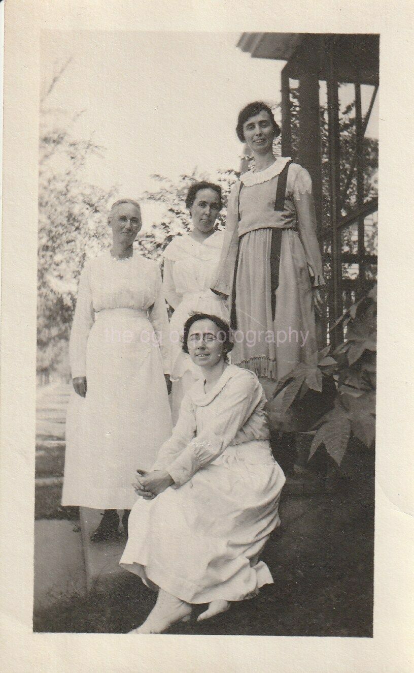 PORTRAIT OF 4 WOMEN Found Photo Poster painting BLACK and WHITEVINTAGE DD 95 25