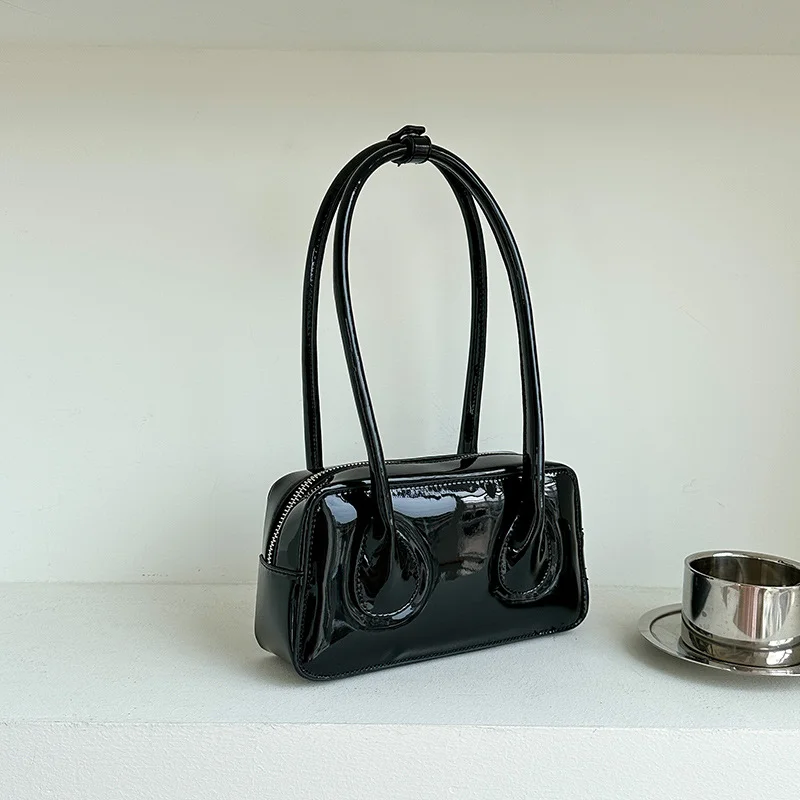 Mongw Mongw Texture Red Lady Bag 2023 New Simple And Versatile Fashion Single Shoulder Bag Bright Face Patent Leather Underarm Bag