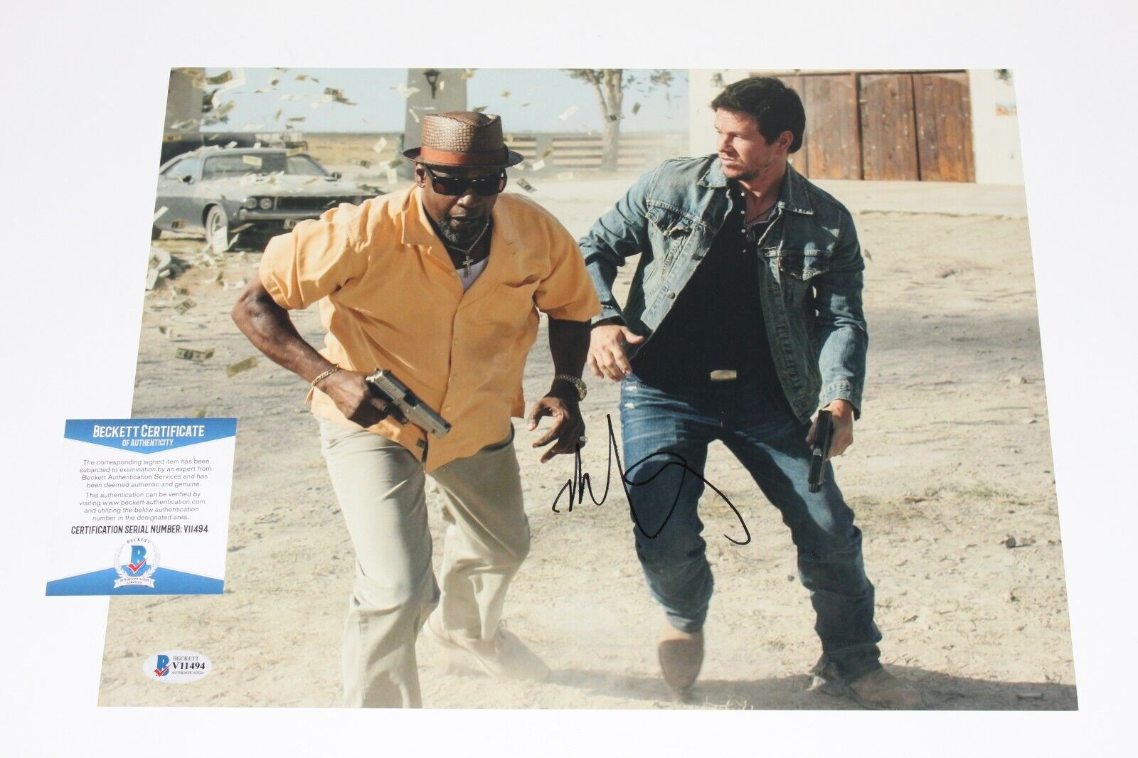 ACTOR MARK WAHLBERG SIGNED 'TWO GUNS' 11x14 MOVIE Photo Poster painting BECKETT COA BAS DENZEL