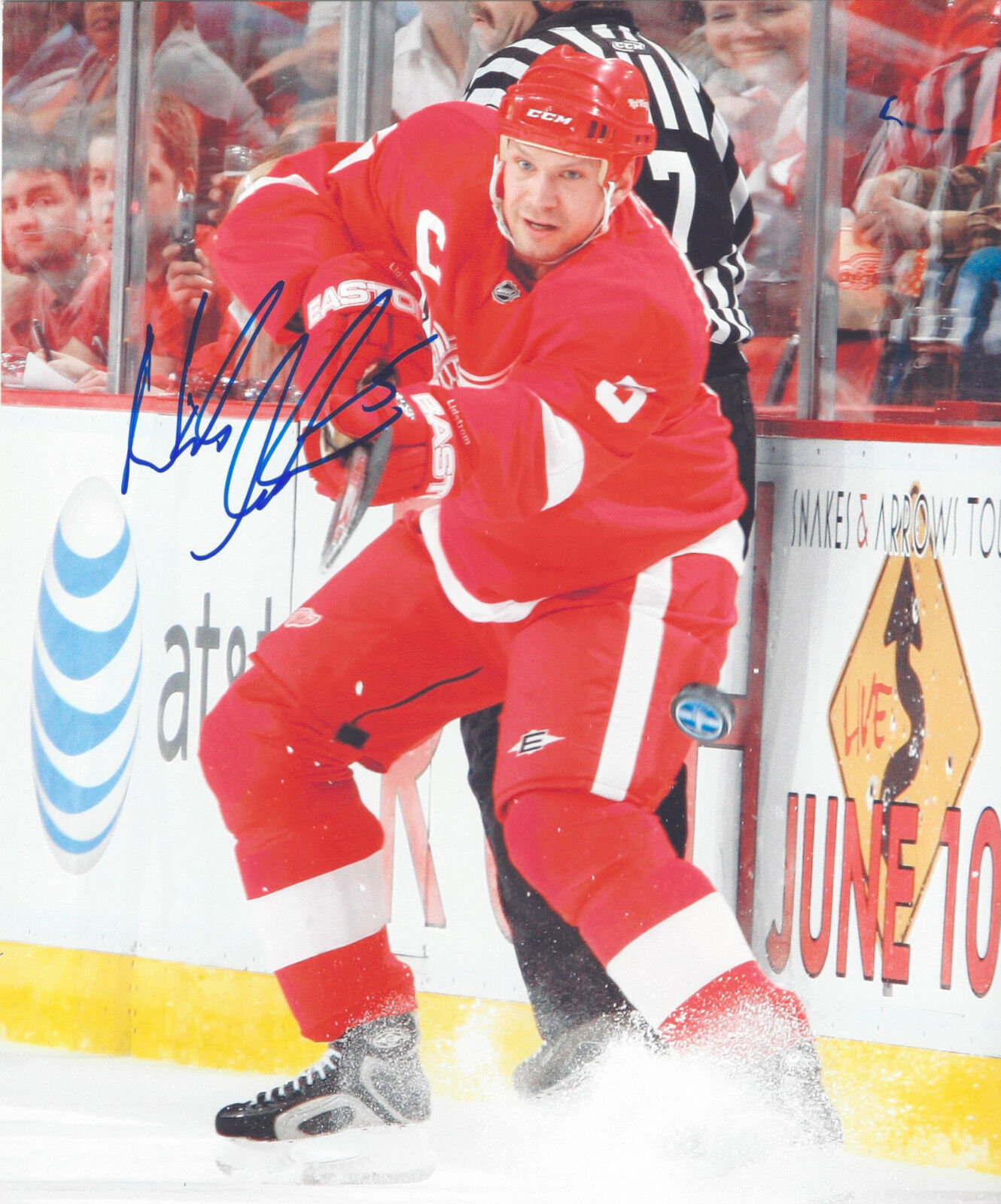 DETROIT RED WINGS NICKLAS LIDSTROM SIGNED 8X10 Photo Poster painting B w/COA STANLEY CUP NHL HOF