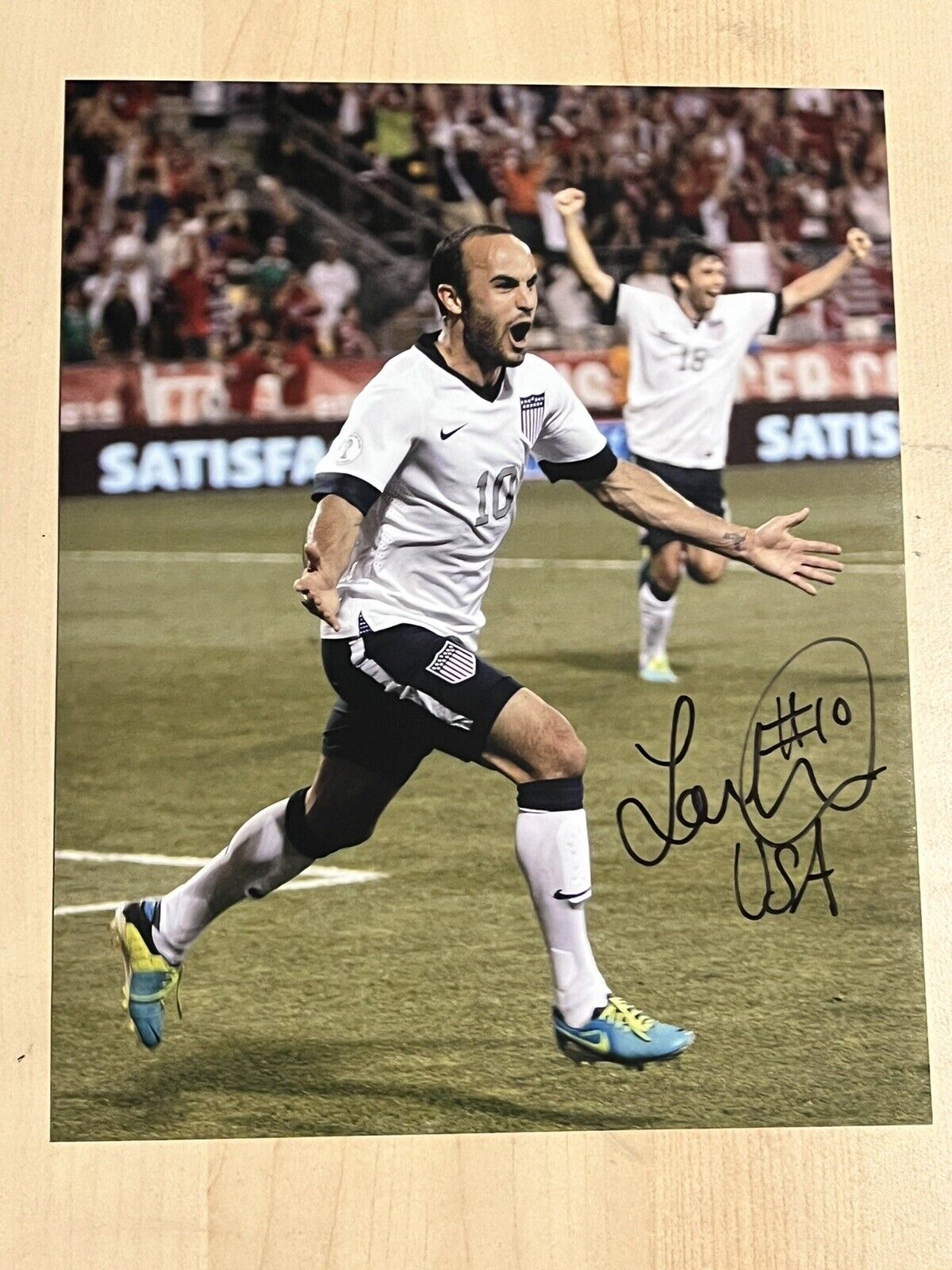 LANDON DONOVAN HAND SIGNED 8x10 Photo Poster painting AUTOGRAPHED USA MENS SOCCER LEGEND COA