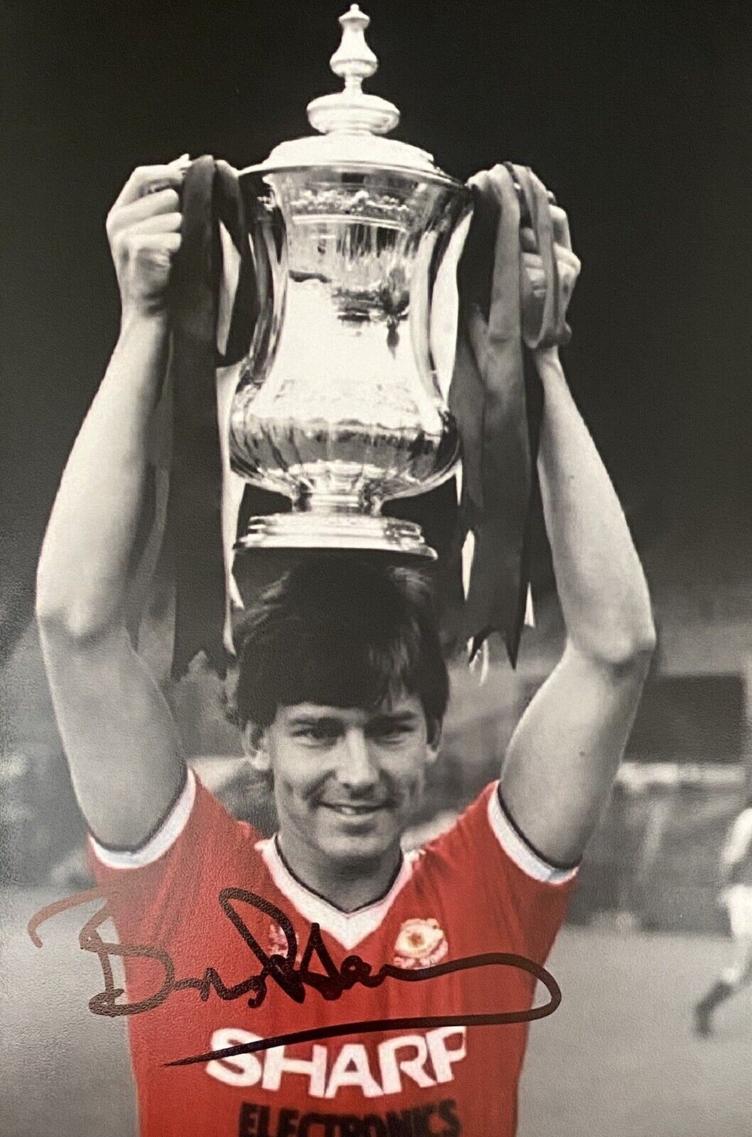 Bryan Robson Genuine Hand Signed Manchester United 6X4 Photo Poster painting 2