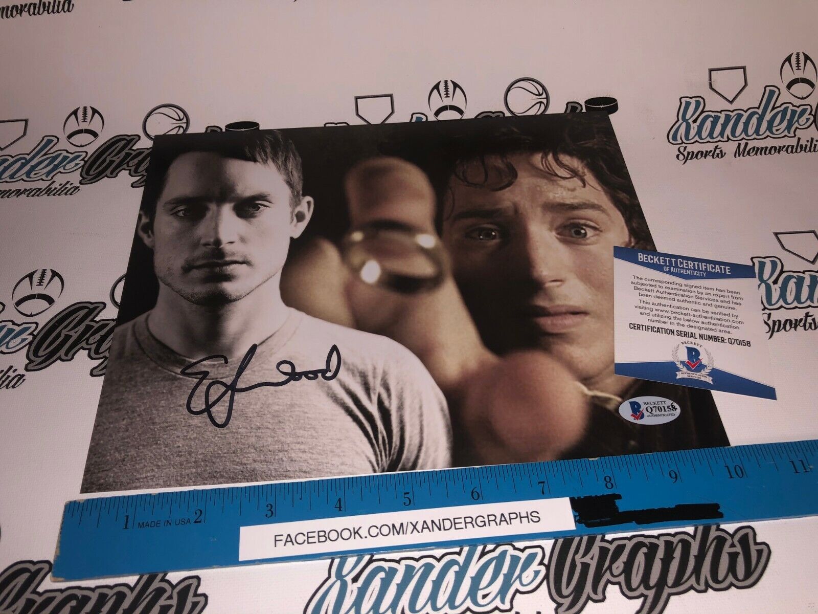 ELIJAH WOOD SIGNED AUTOGRAPHED 8X10 Photo Poster paintingGRAPH BECKETT COA BAS LOTR SIN CITY