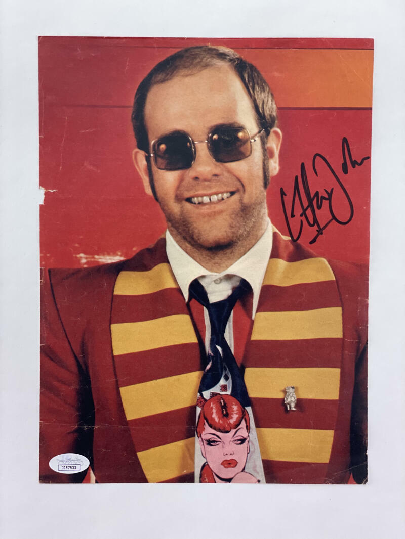 ELTON JOHN SIGNED AUTOGRAPH 8X11 VINTAGE MAGAZINE Photo Poster painting - THE ROCKETMAN W/ JSA