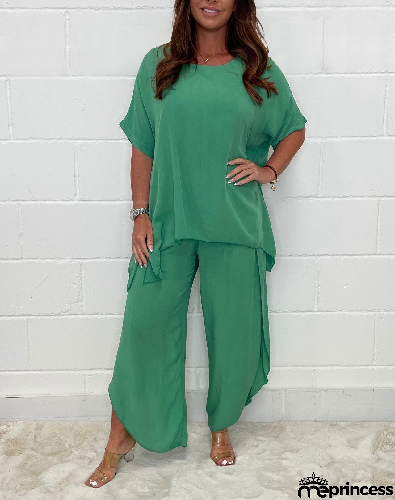 Sophisticated and breathable shirt and pants set