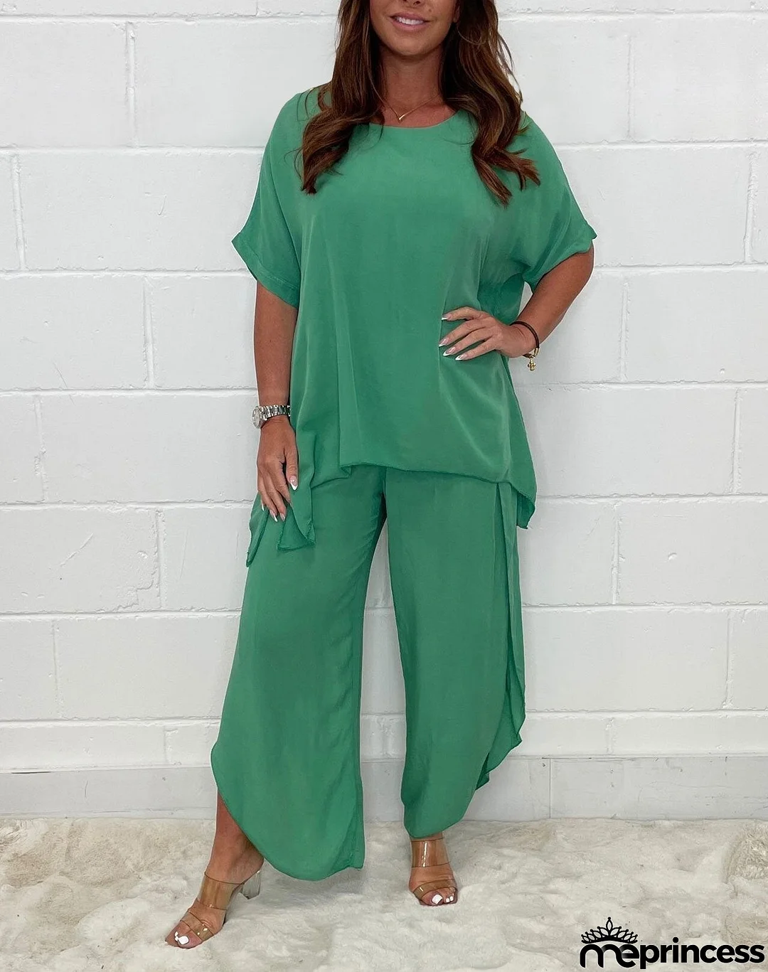 Sophisticated and breathable shirt and pants set